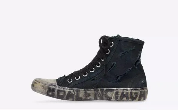 Balenciaga pone a la venta por 1.450 euros unas zapatillas